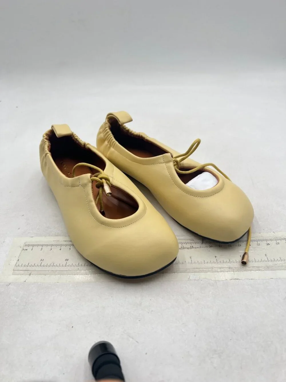 N/A yellow lace